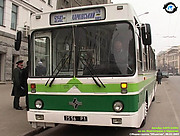 ХАРЗ-52592 держ.# 75-56 Р1, на майдані Конституції біля будівлі Харківської міської ради