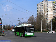 Богдан-Т70117 #2646 19-го маршрута на Юбилейном проспекте пересекает улицу Гвардейцев-Широнинцев